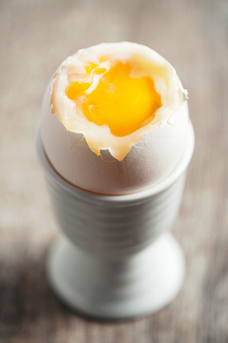 Weichgekochtes Ei im Eierbecher