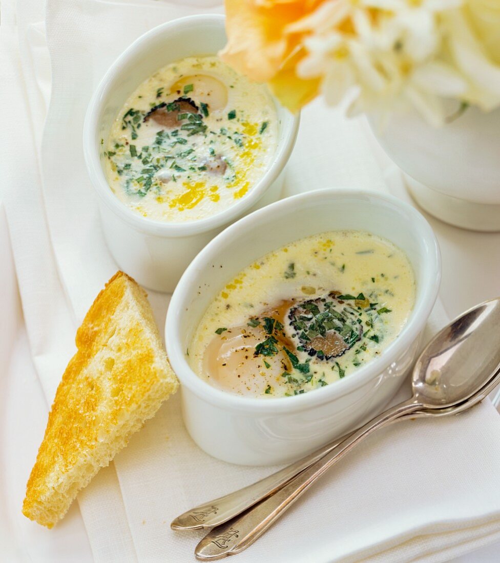 Oeufs Cocotte with truffles and toast