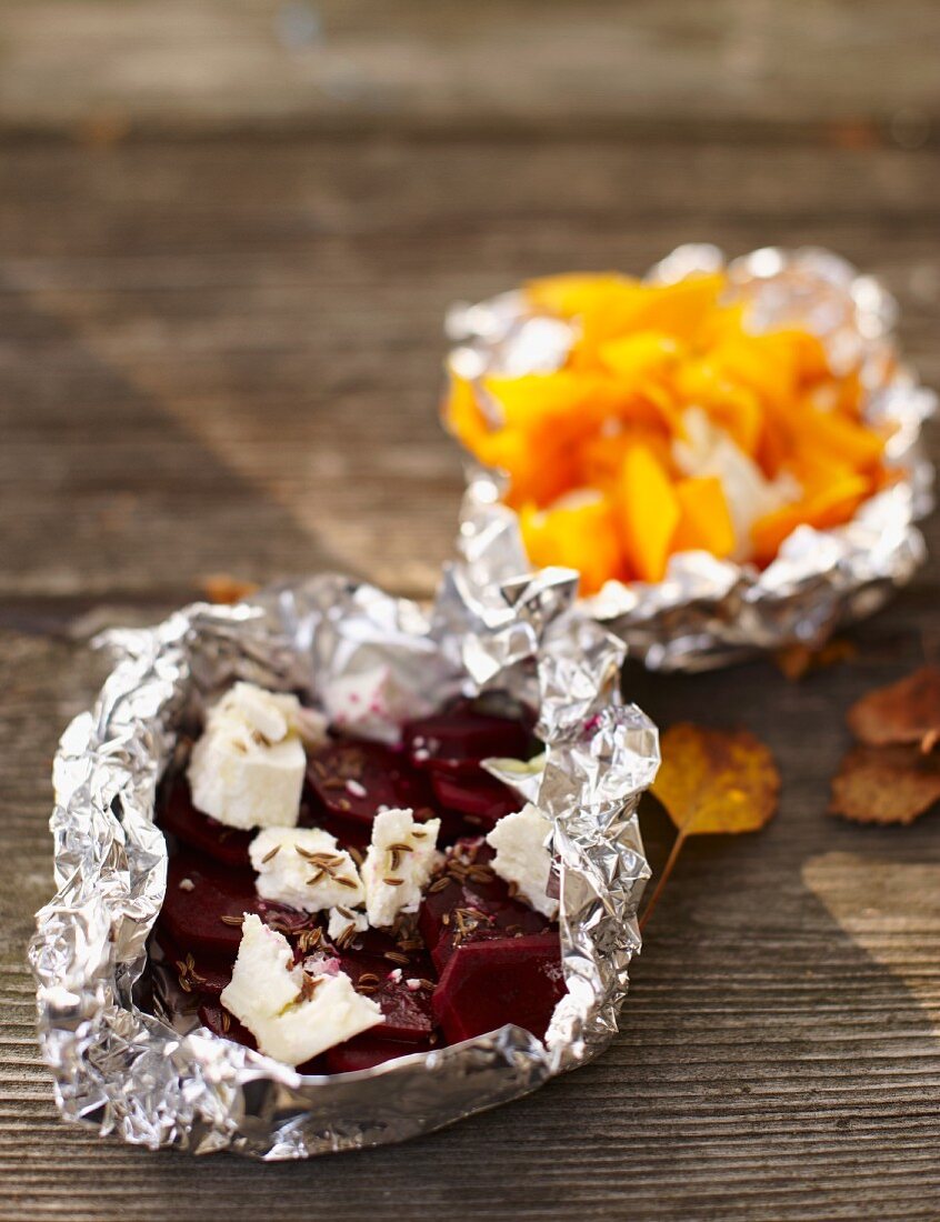 Rote-Bete- und Kürbispäckchen mit Käse zum Herbstpicknick