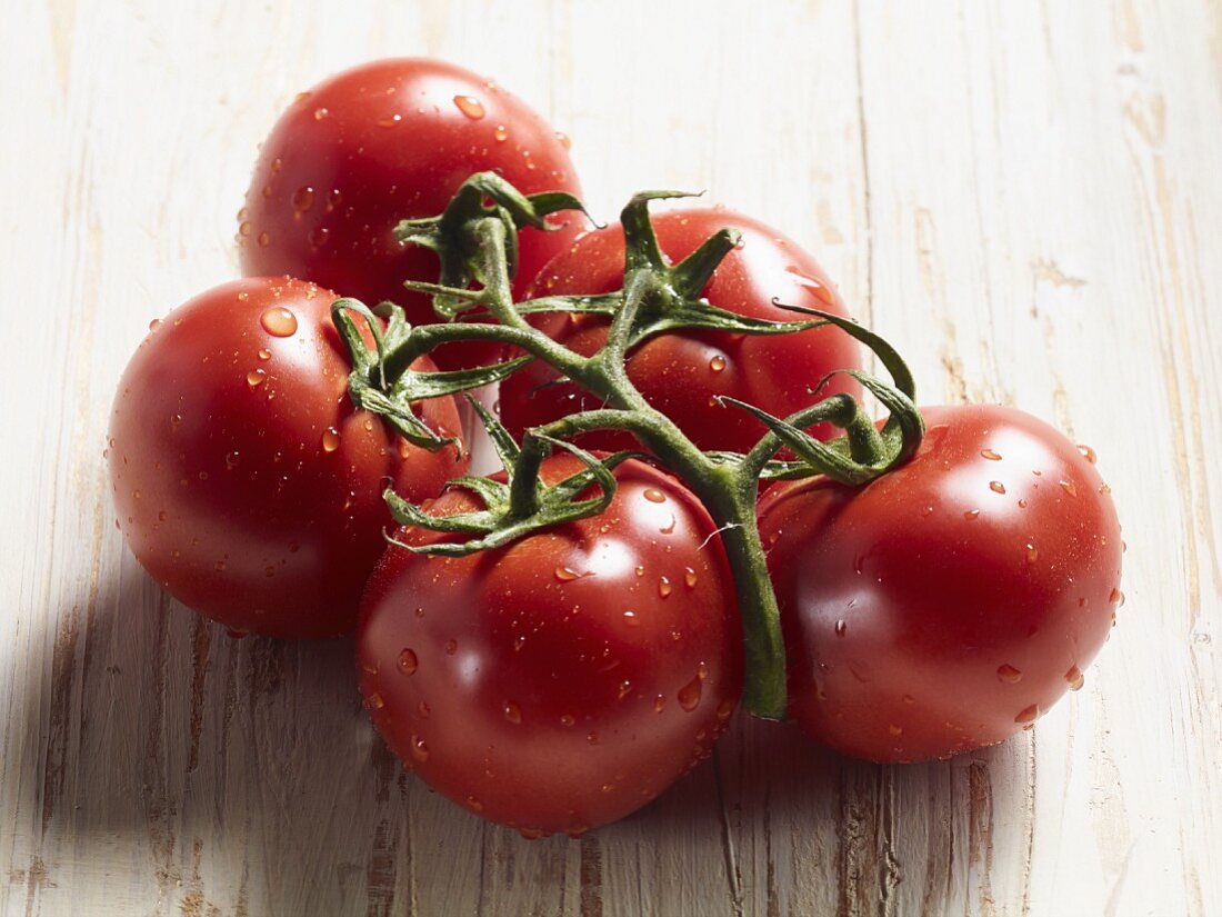 Freshly washed tomatoes on a wooden surface