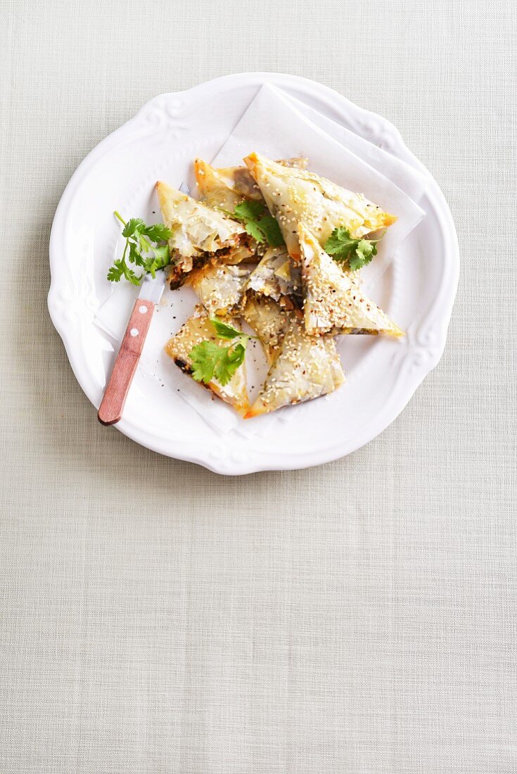 Filloteigpastetchen mit Spinat, Feta und Paprika