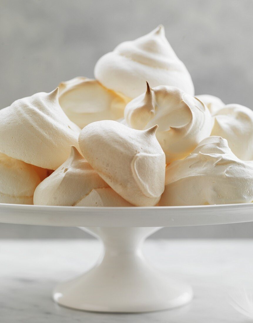 Mini meringues on a cake stand (close-up)