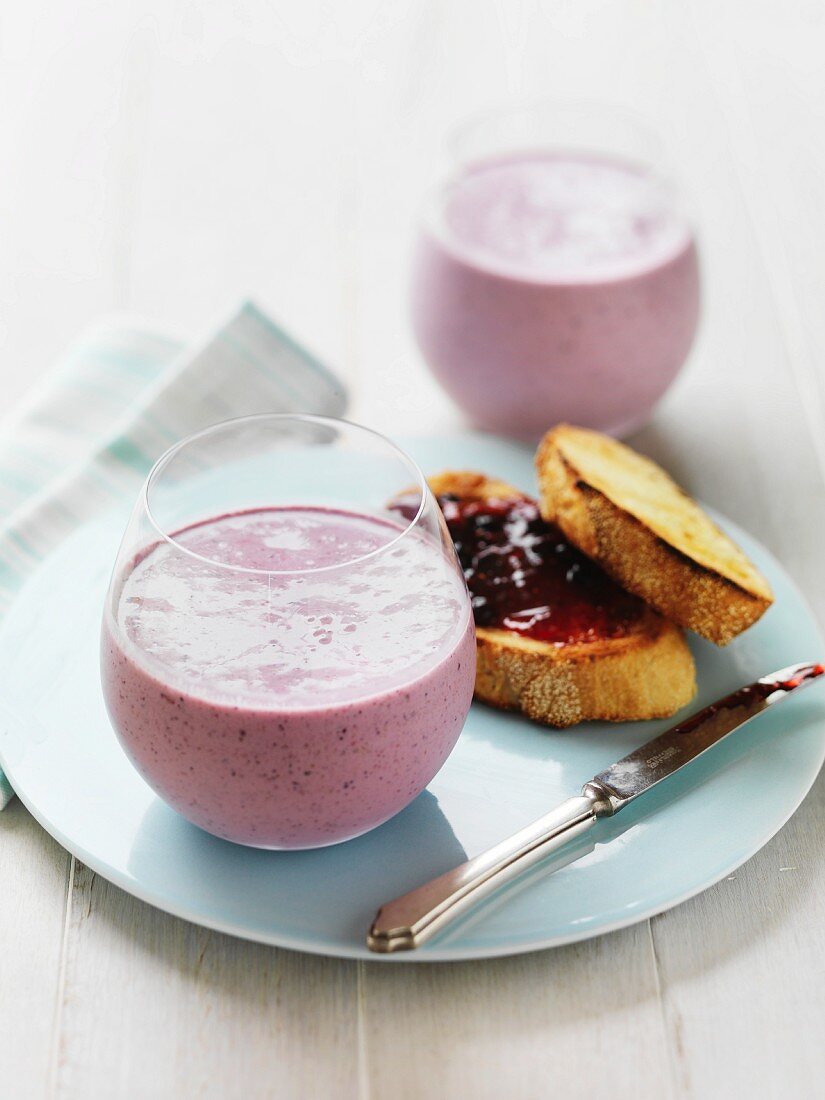 Berry smoothies with banana served with toast and jam
