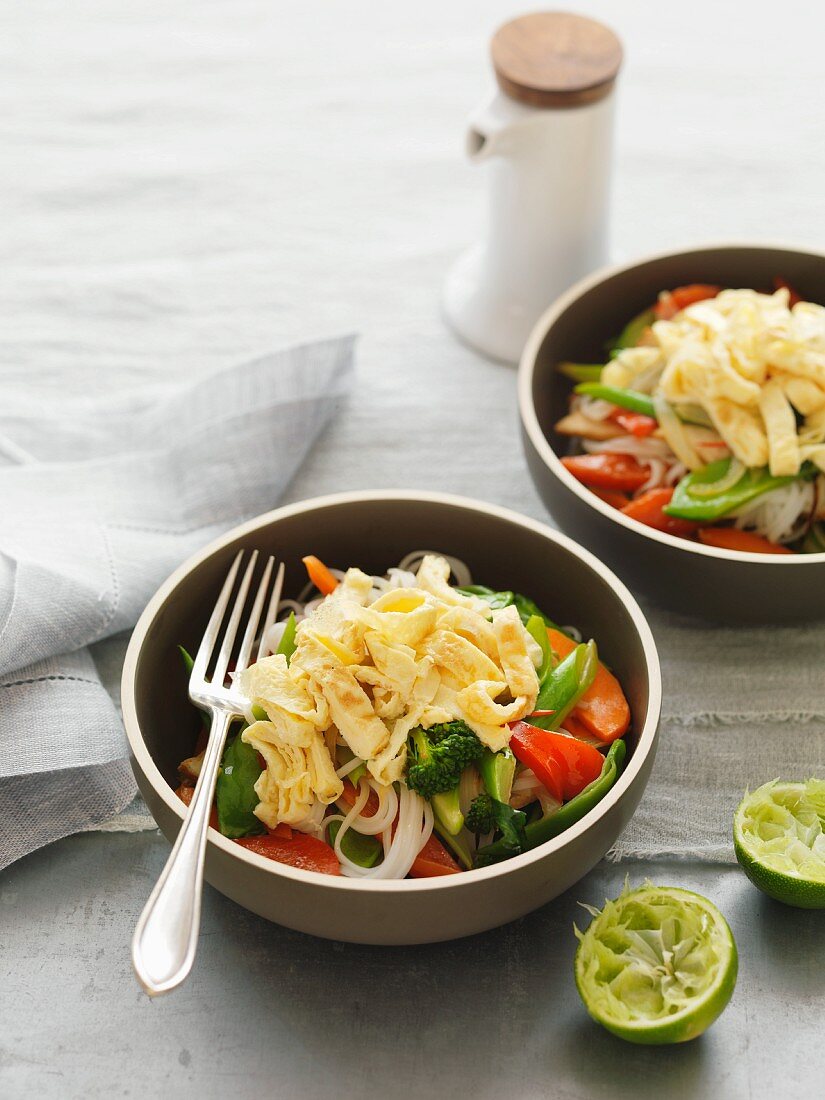 Pasta with vegetables and omelette strips