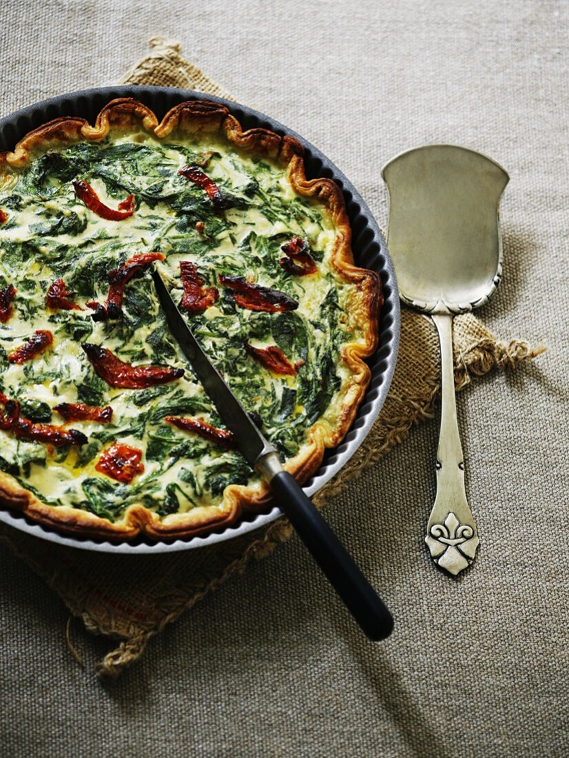 Spinach cake with dried tomatoes
