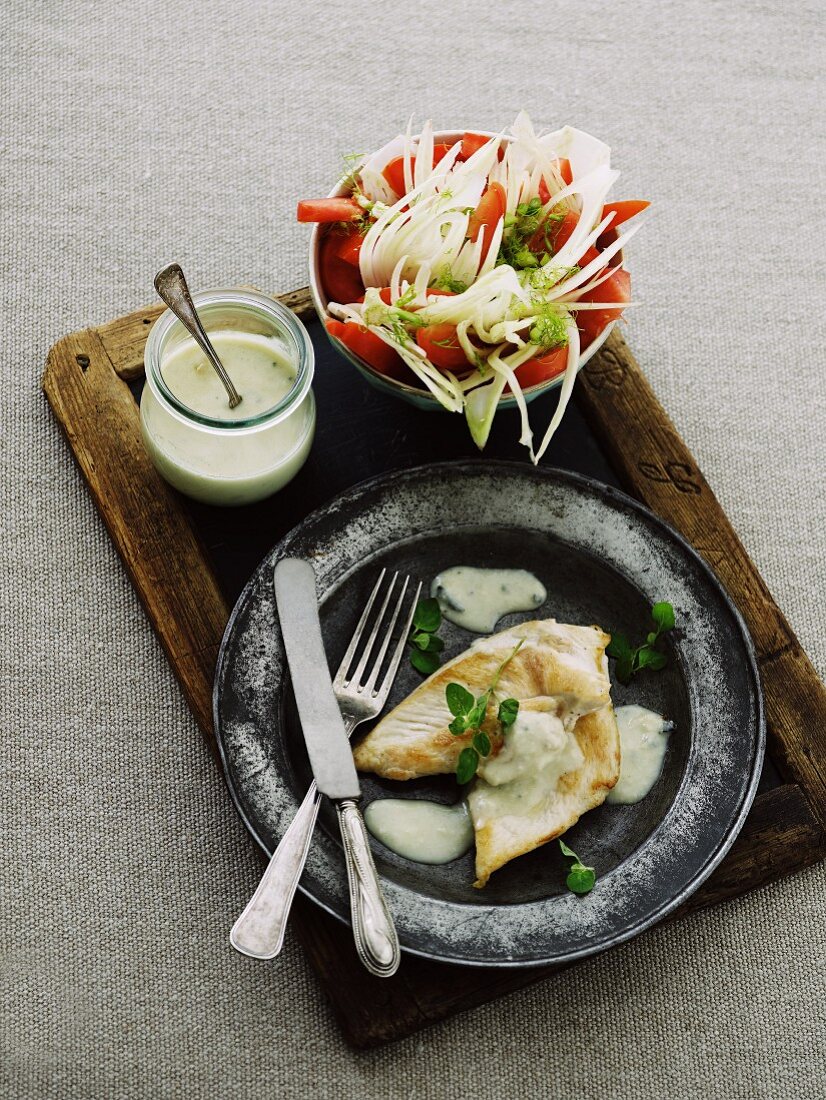 Chicken breast with cheese sauce and a raw vegetable salad