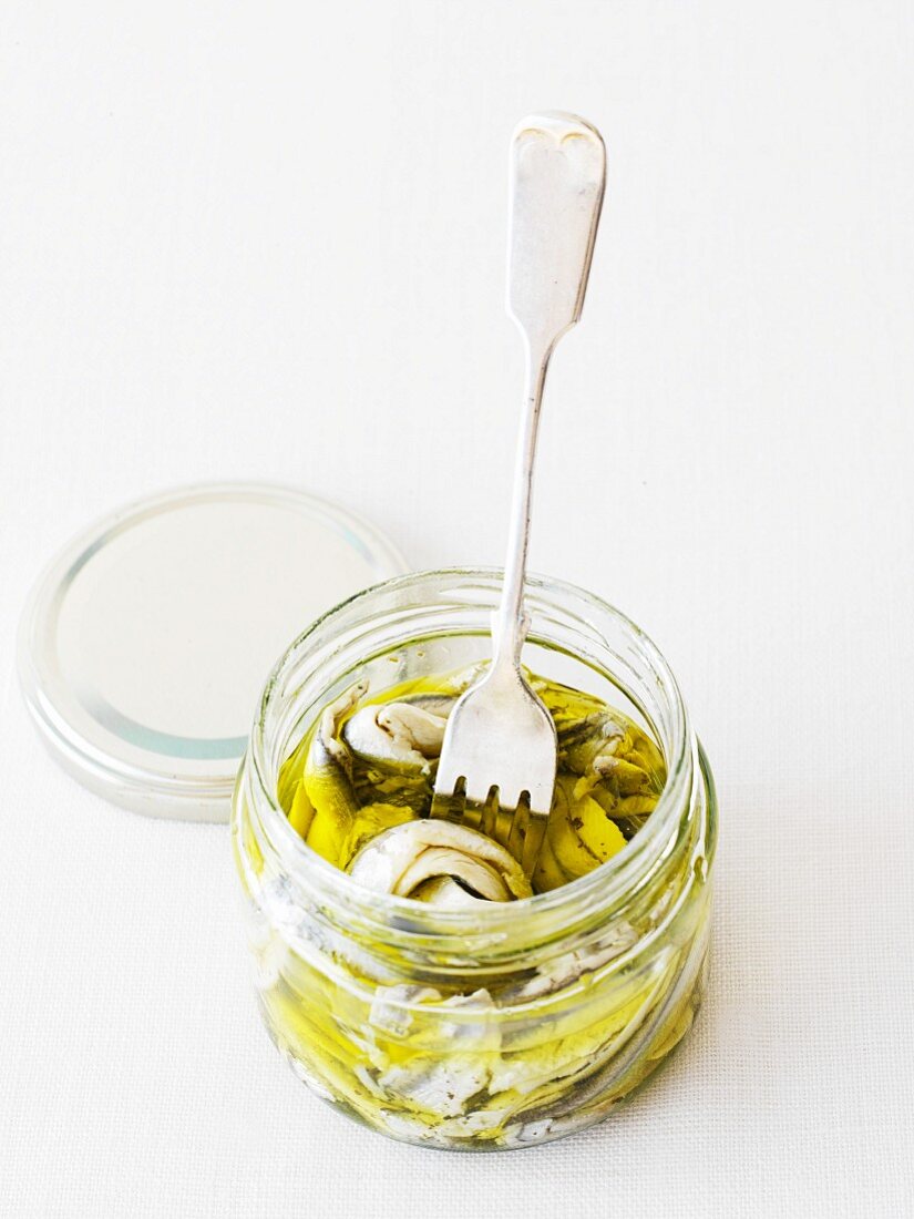 In Olivenöl eingelegte Anchovis