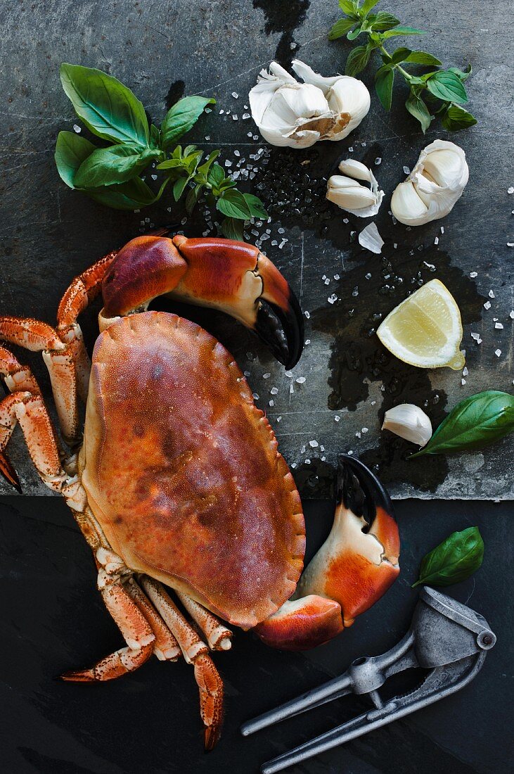 Crab with garlic, lemon and herbs