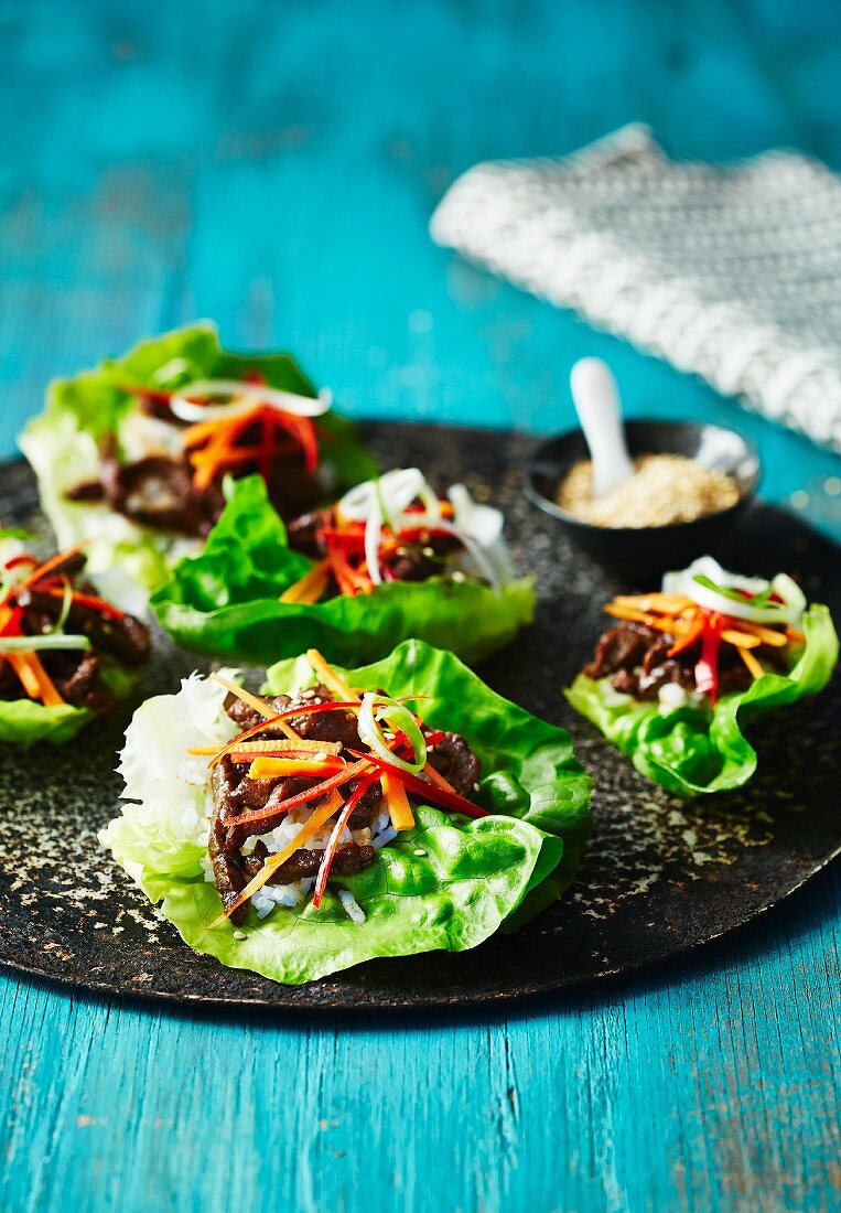 Rindfleisch im Salatblatt (Korea)