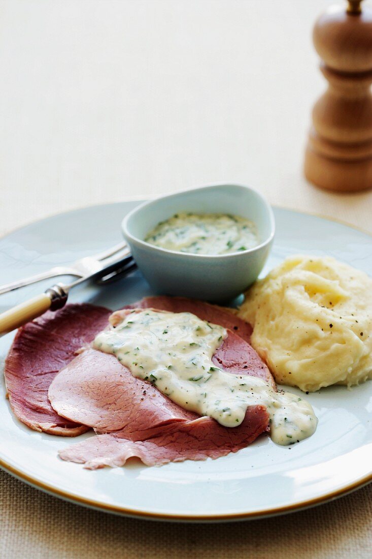 Corned beef with mashed potatoes and a herb sauce