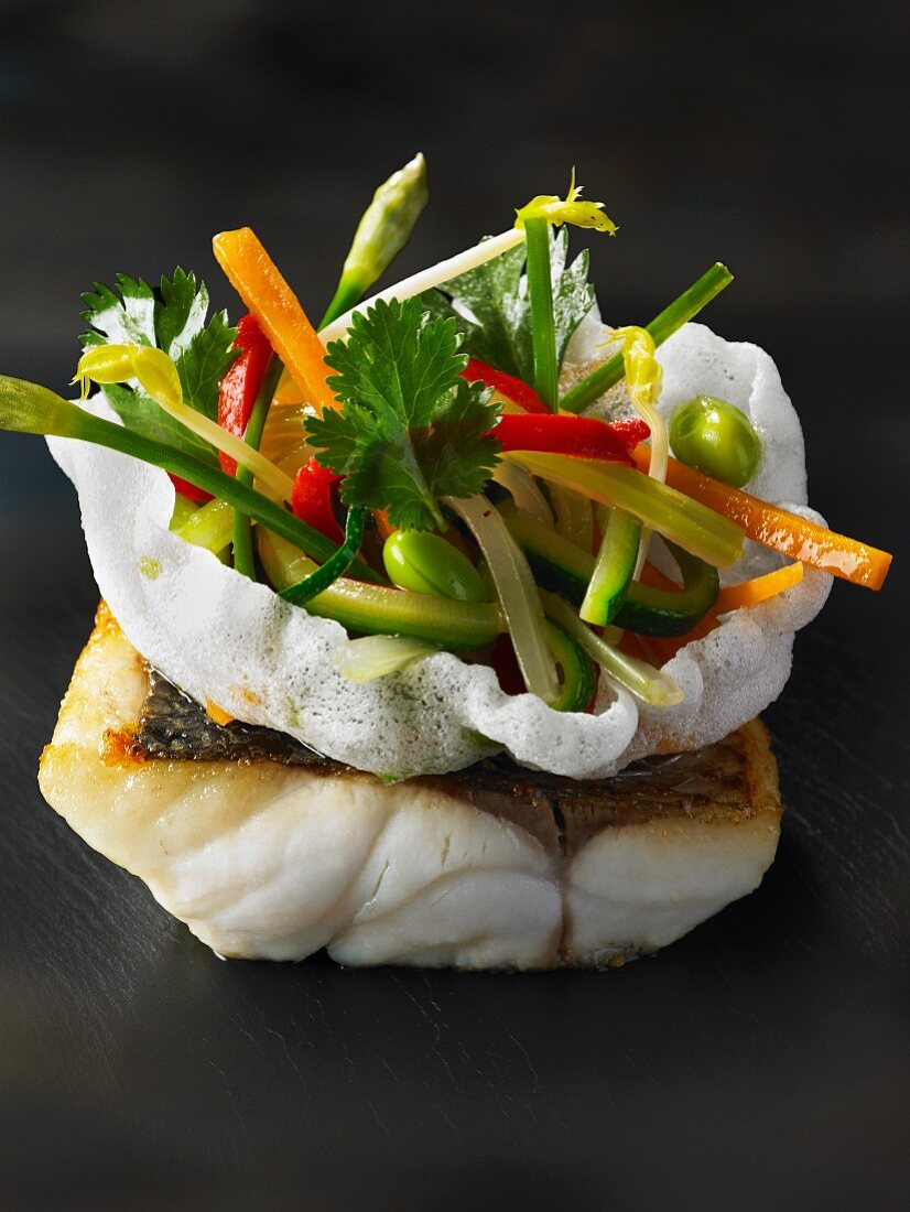 Fried perch with vegetables in a prawn cracker bowl