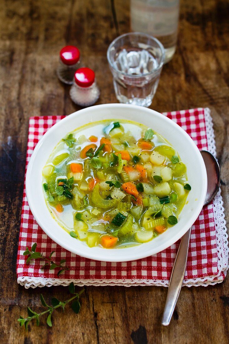 Vegetable soup with thyme