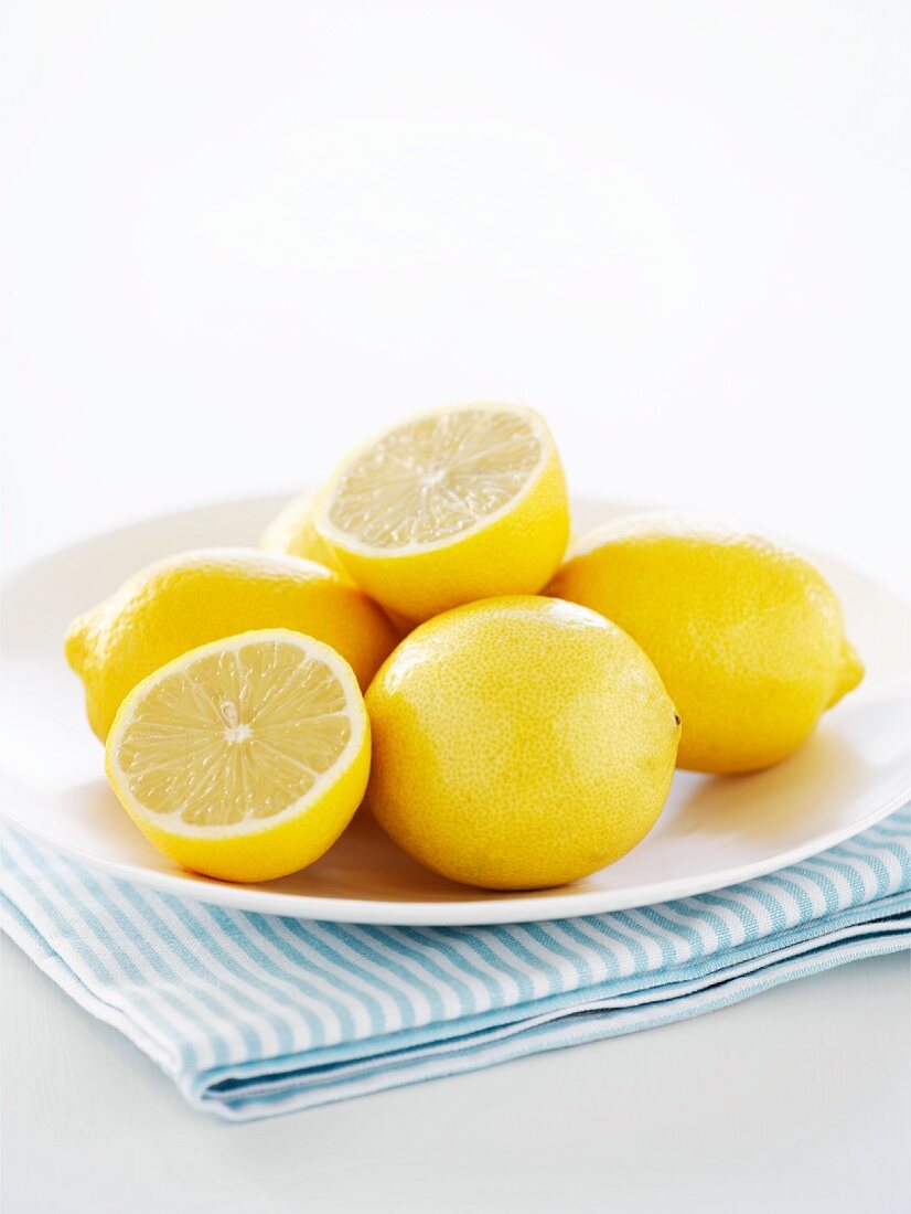 Zitronen, halb und ganz