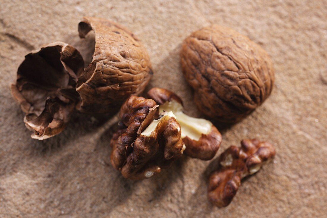 Cracked walnuts (close-up)
