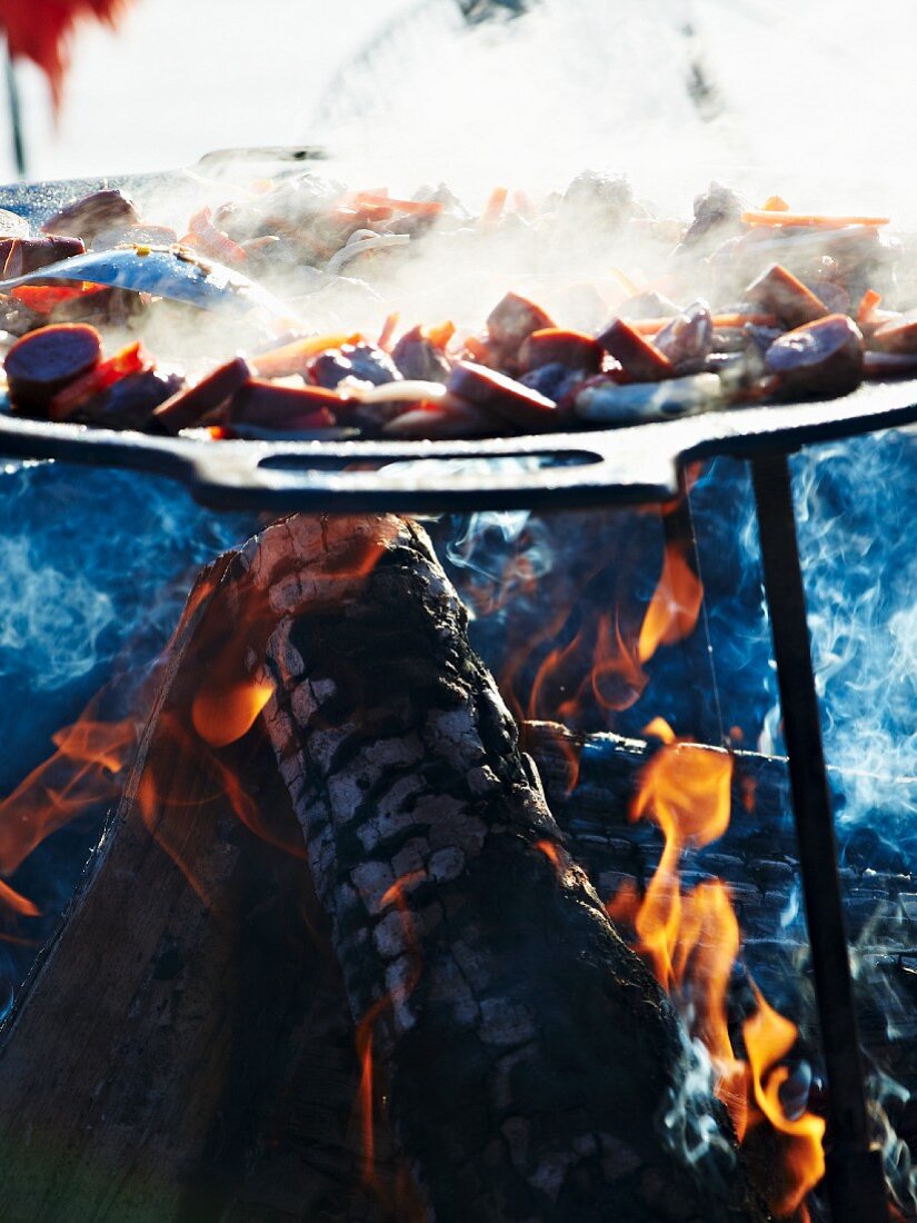 Grilled sausage for a winter picnic