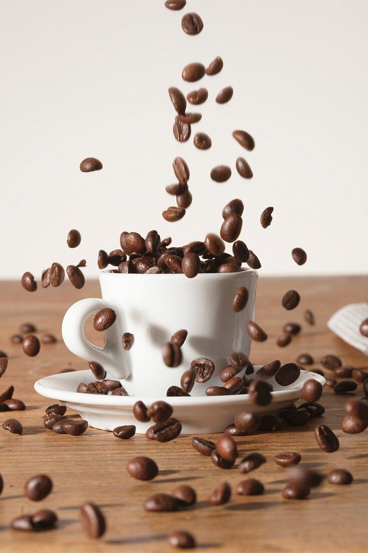Fliegende Kaffeebohnen