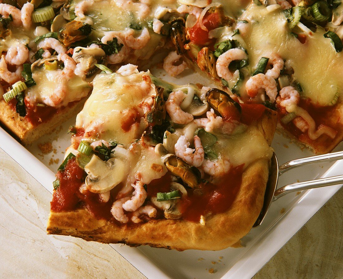 Tray-baked seafood pizza