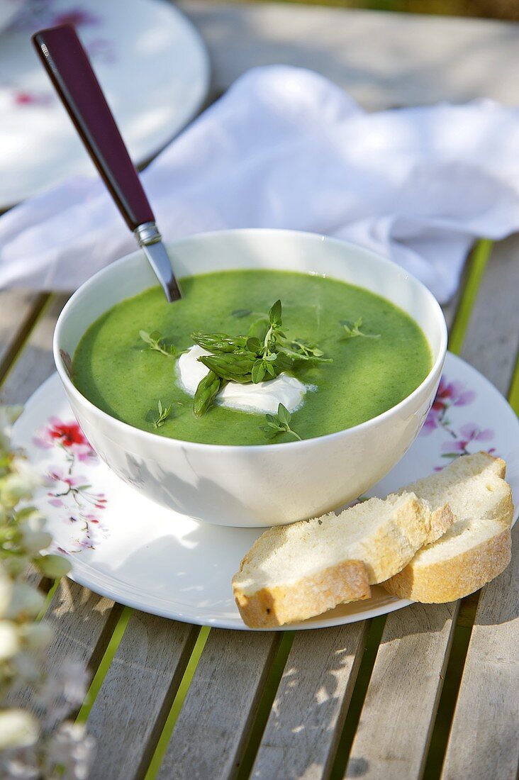 Asparagus and stinging nettle soup