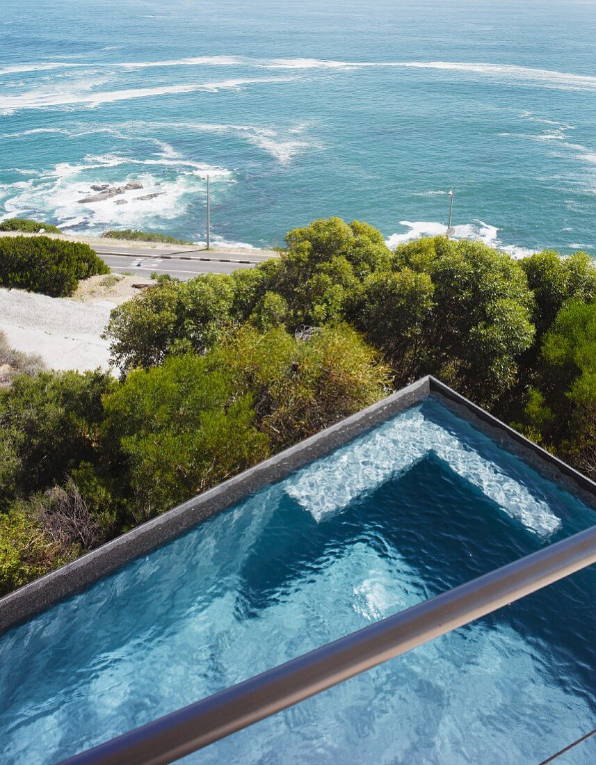 Dramatic view of a pool and the ocen