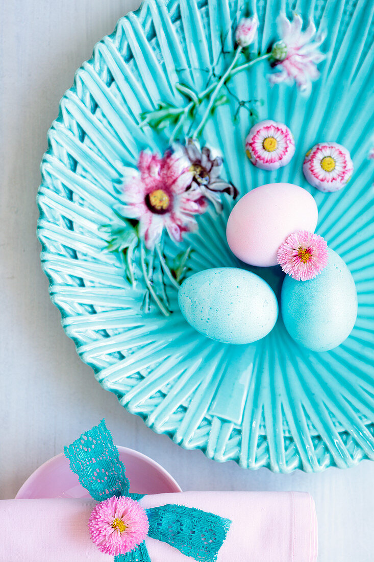 Easter eggs on a turquoise plate (seen from above)