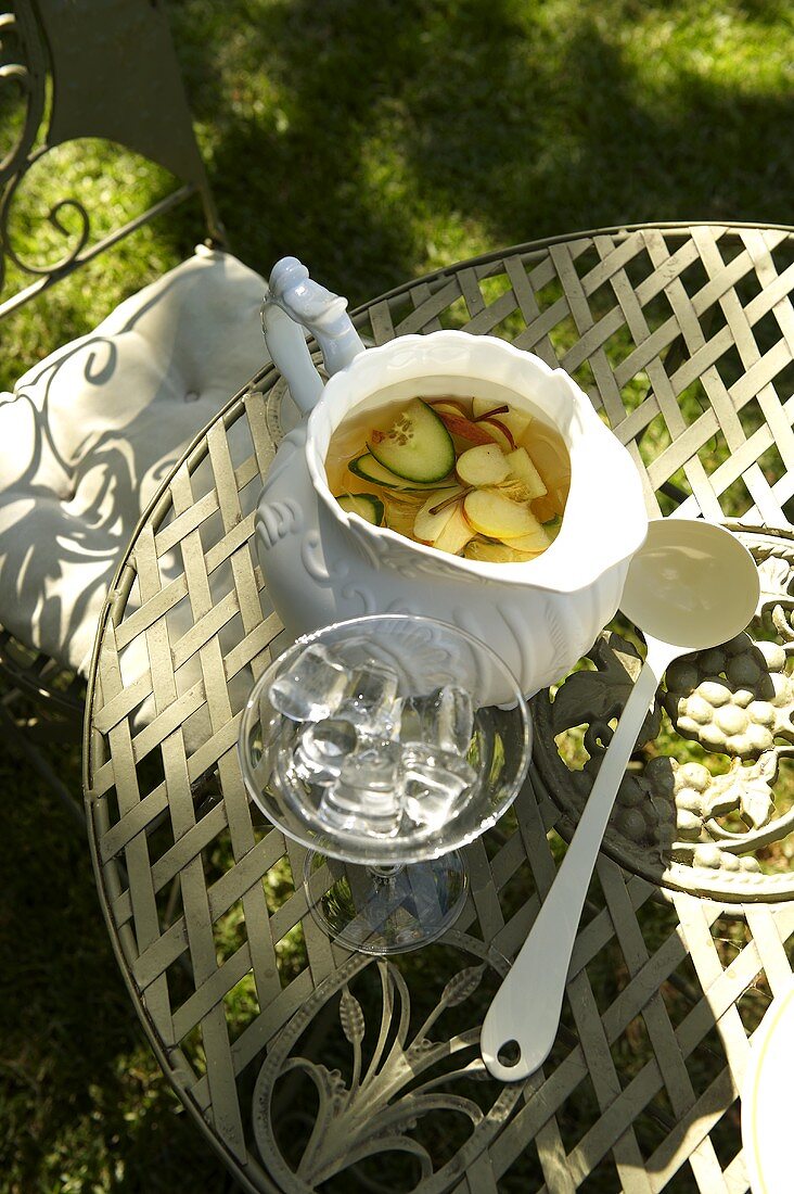 Gurken-Apfel-Bowle mit Cidre