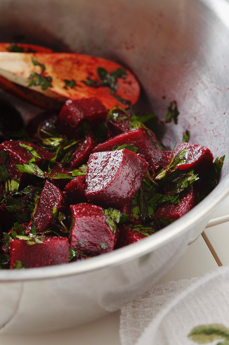 Rote-Beete-Salat mit Petersilie und Zitrone