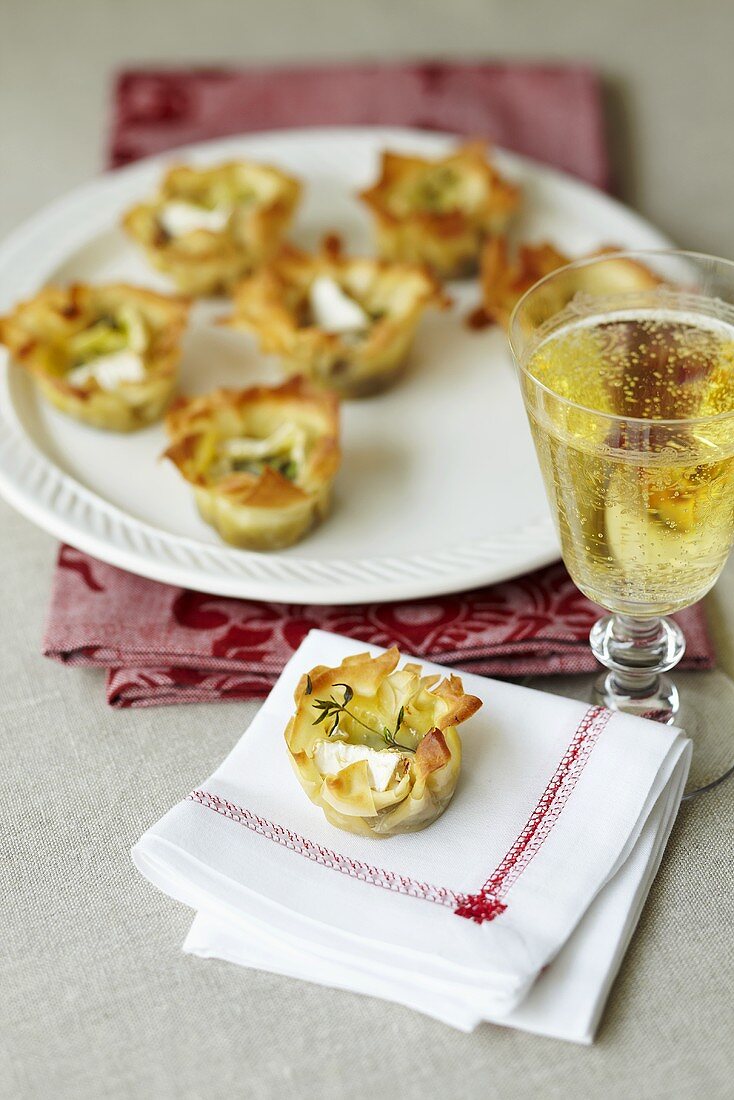 Puff pastry canapés filled with cheese