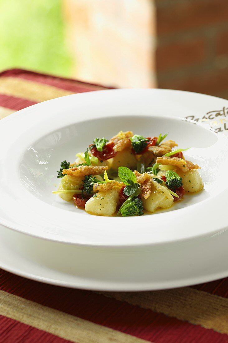 Gnocchi con l'aguilla (gnocchi with eel, asparagus and broccoli)