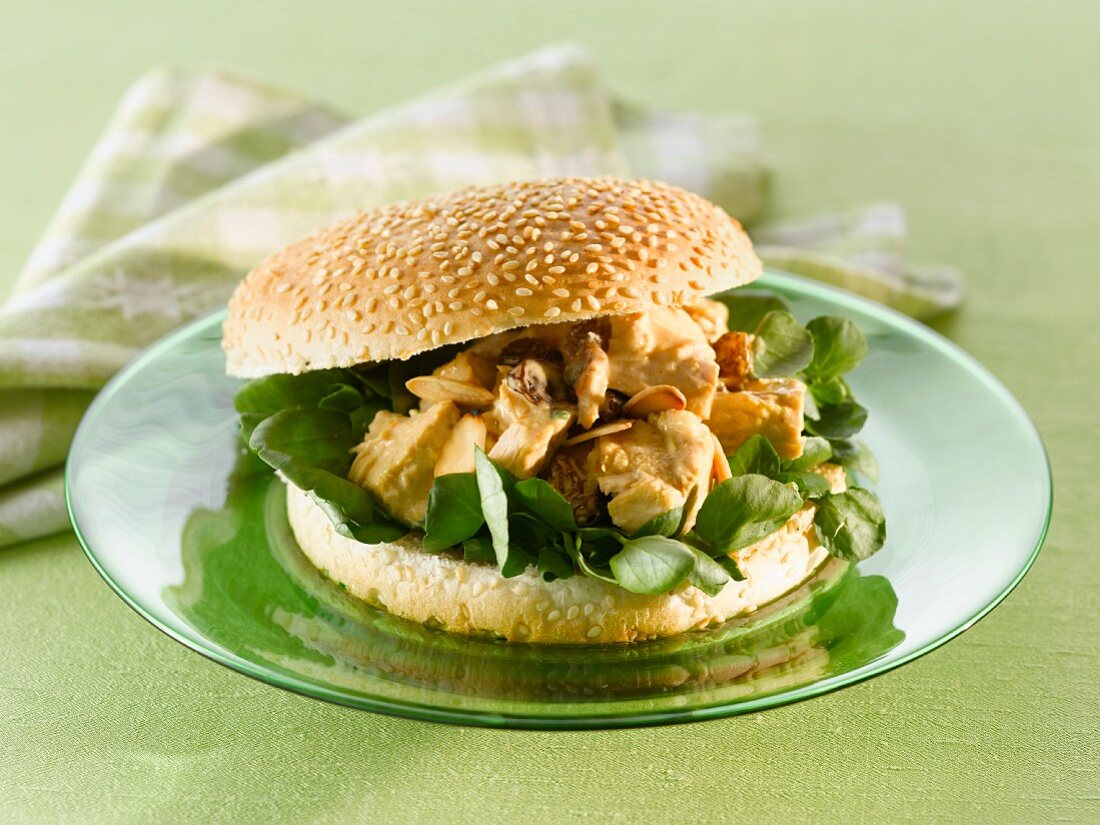 Burger mit Hähnchensalat (Coronation-Chicken-Burger)