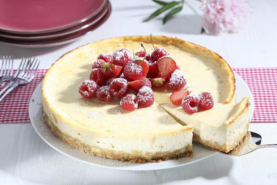 Cheesecake with fresh berries
