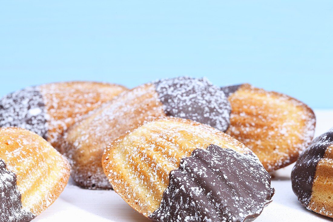 Madeleines mit Schokoladenglasur