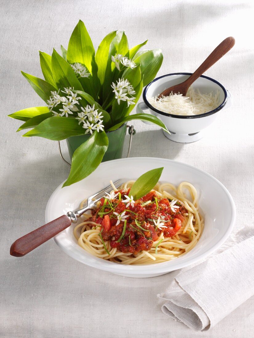 Spaghetti Bolognese with ramsons