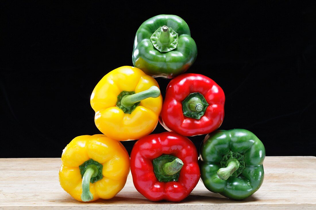A pyramid of peppers