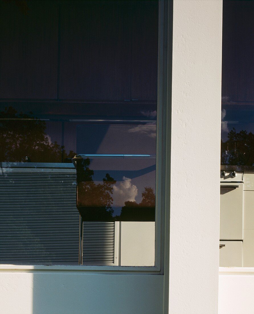 Fassadenausschnitt eines modernen Hauses mit Fenster