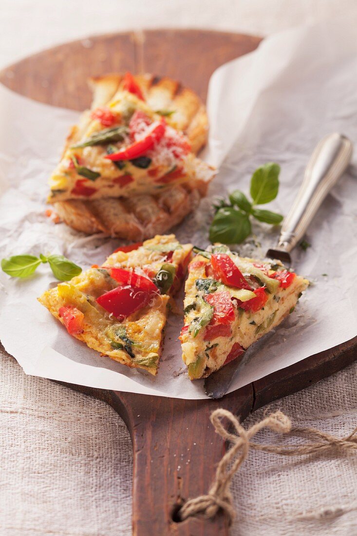 Paprika-Zucchini-Omelett mit Basilikum