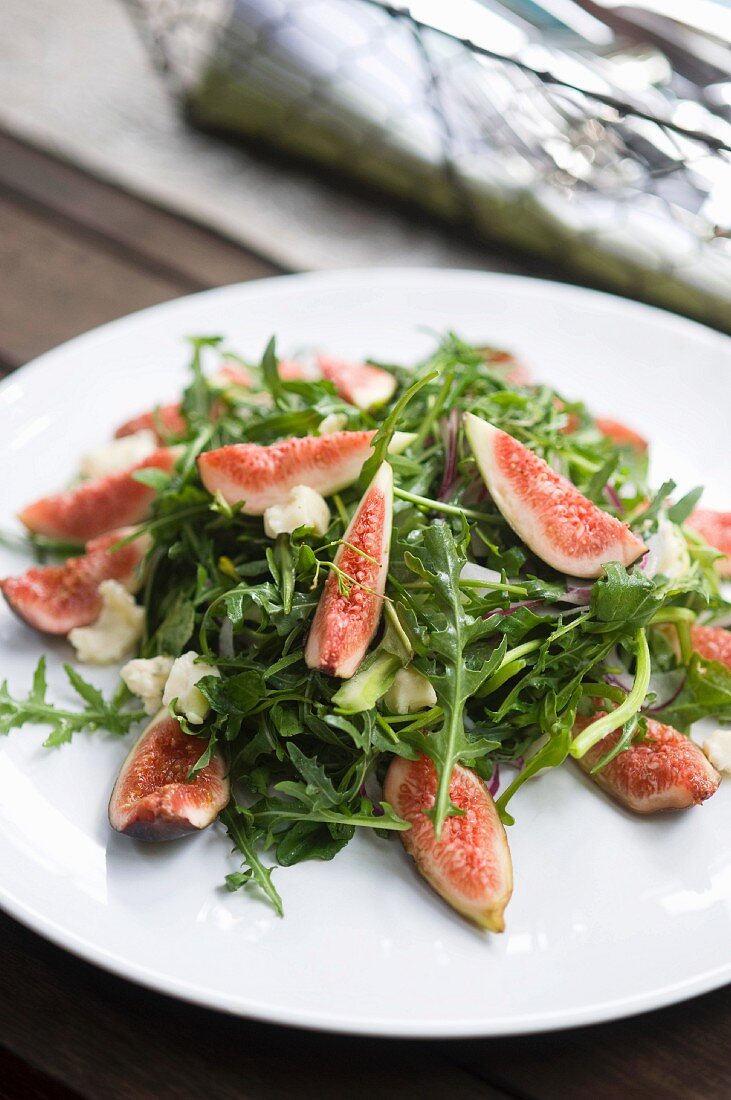 Rocket salad with figs