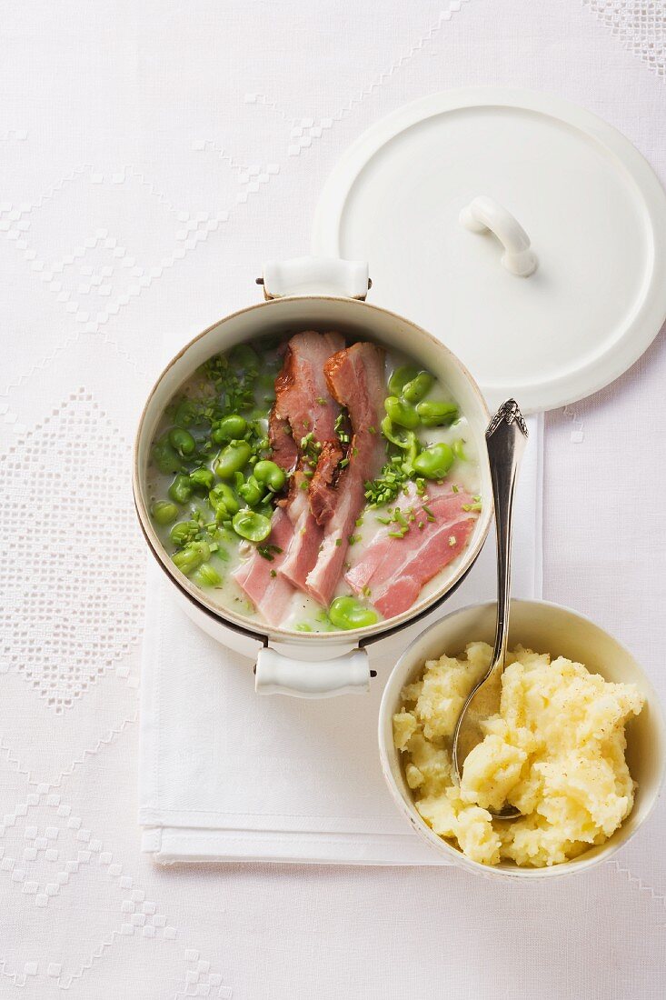 Broad beans with bacon from the Rhineland