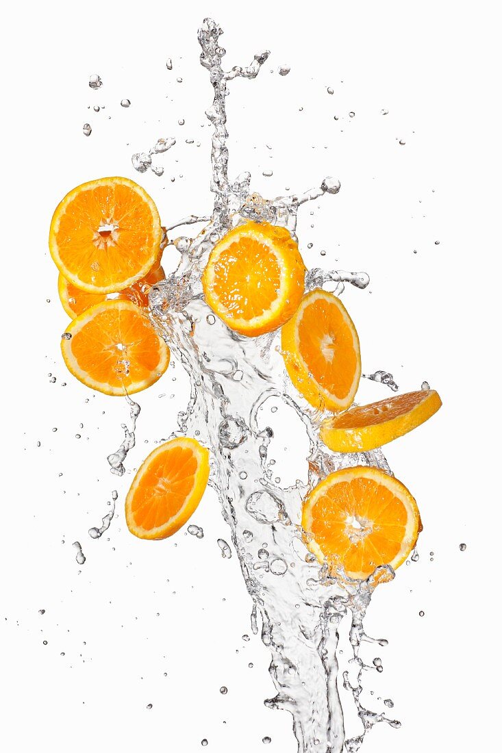 Orangenscheiben mit Wassersplash