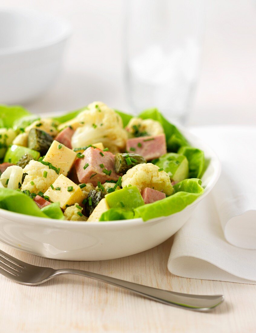 Blumenkohlsalat mit Schinken und Gouda