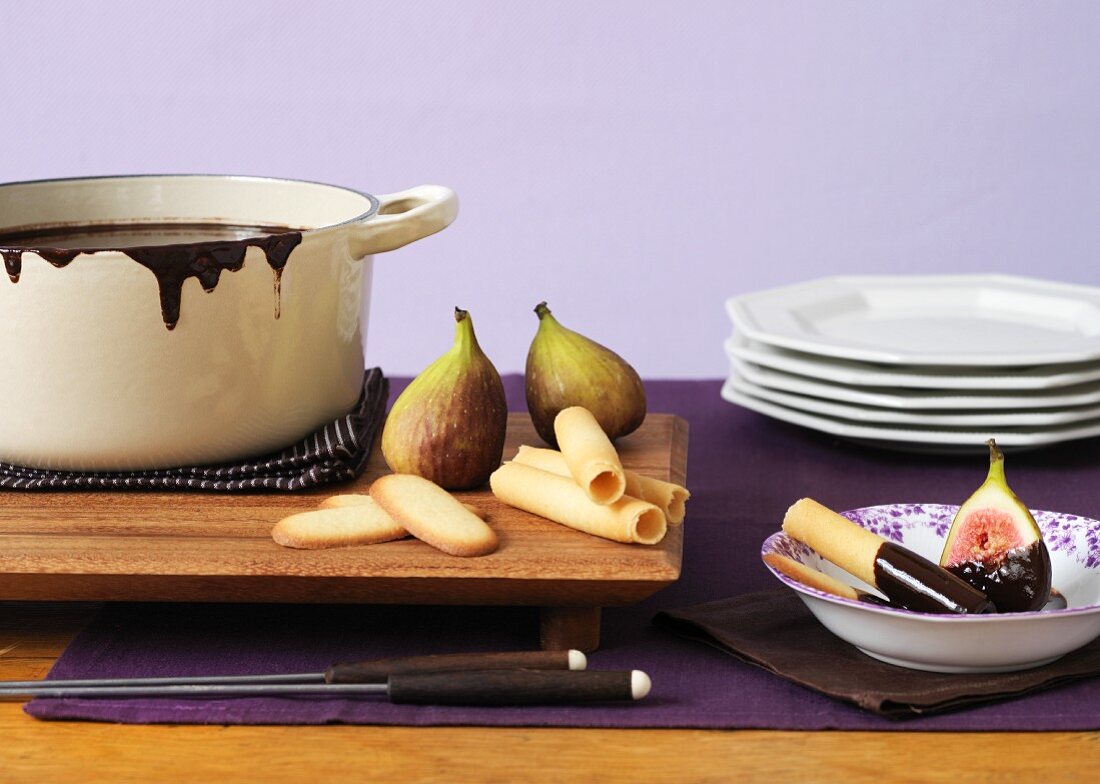 Chocolate fondue with figs and wafers
