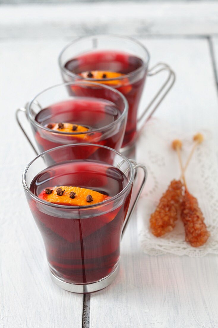Mulled wine with oranges and cloves