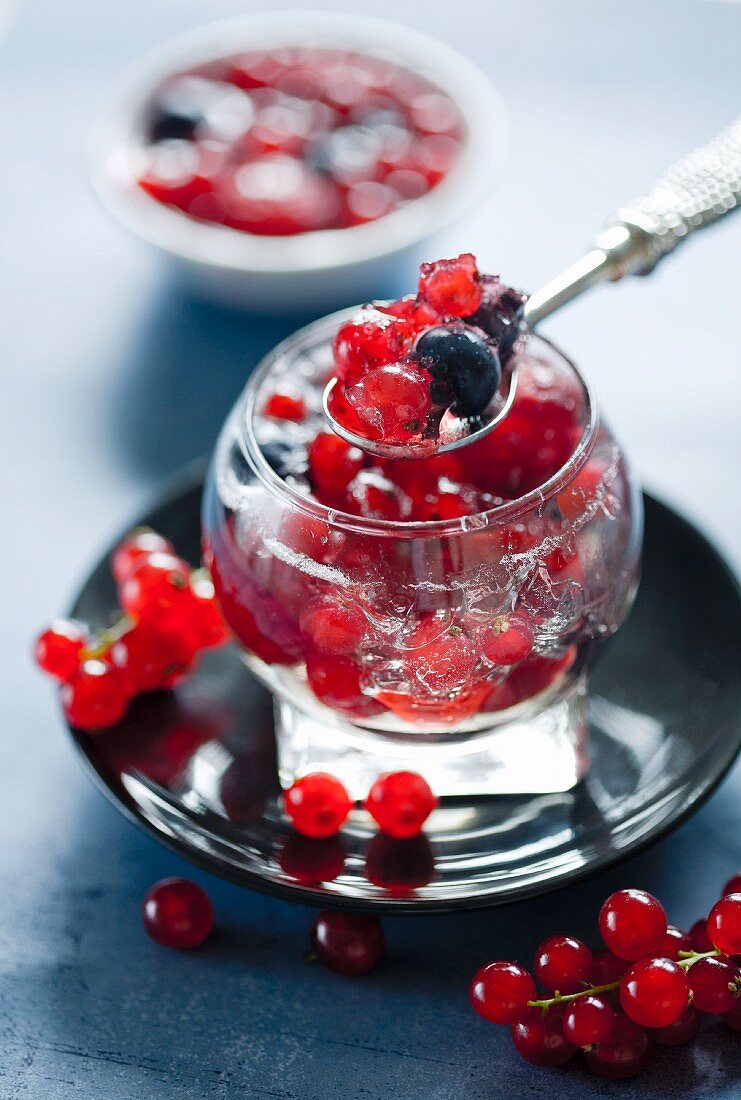 Champagne jelly with berries