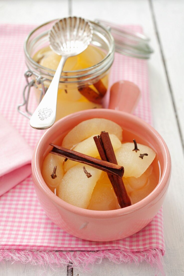 Pear compote with cloves and cinnamon sticks