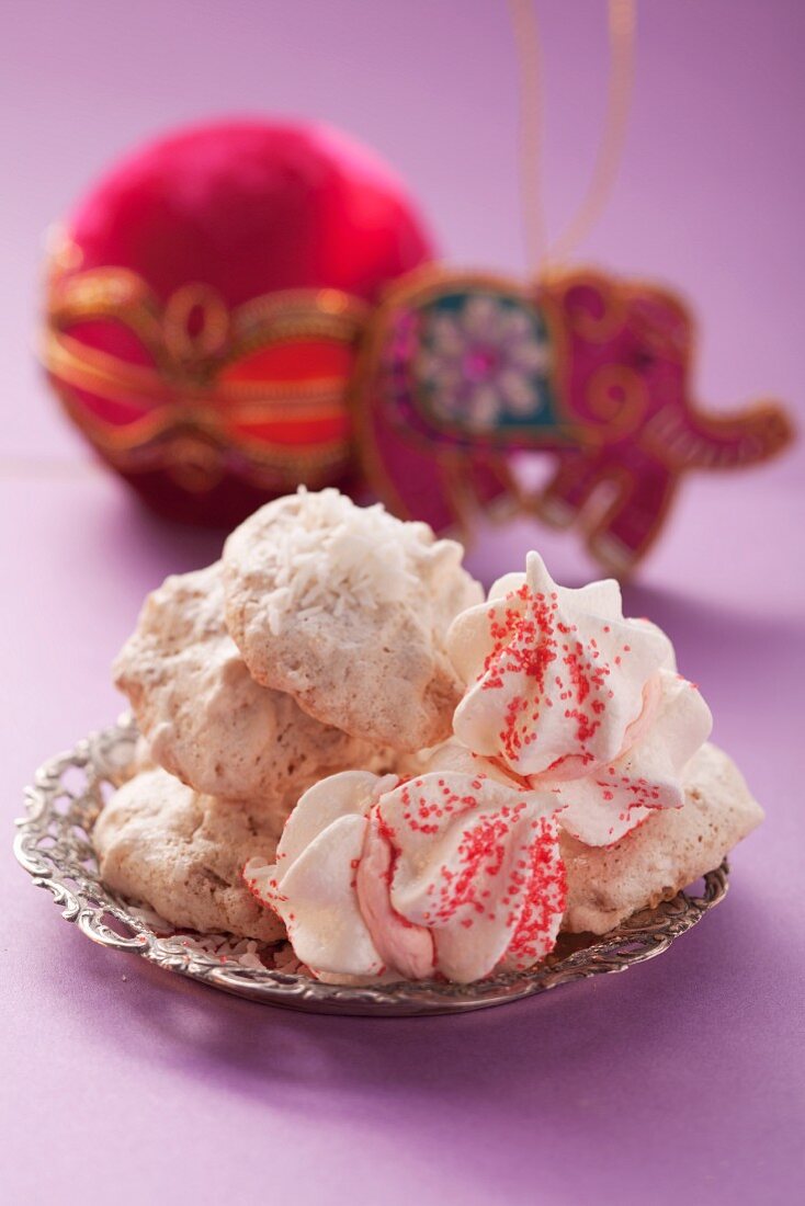 Makronen und Baiserplätzchen zu Weihnachten