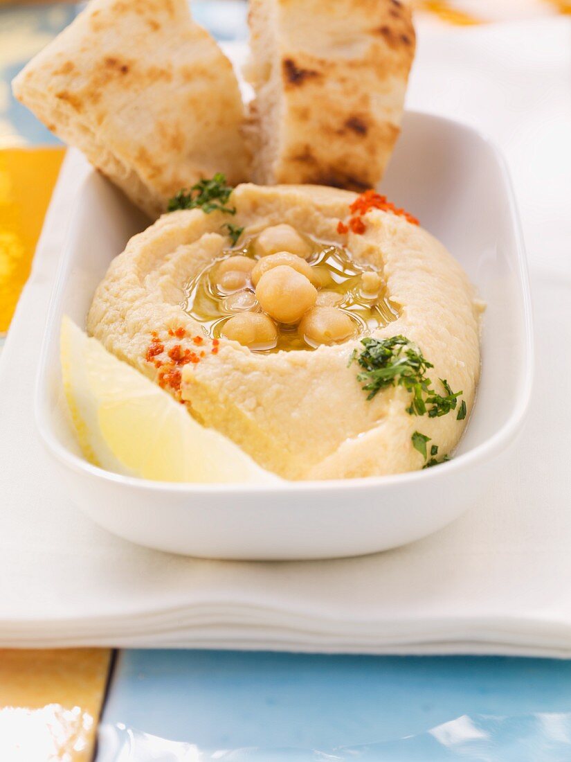 Hummus with chickpeas and flatbread