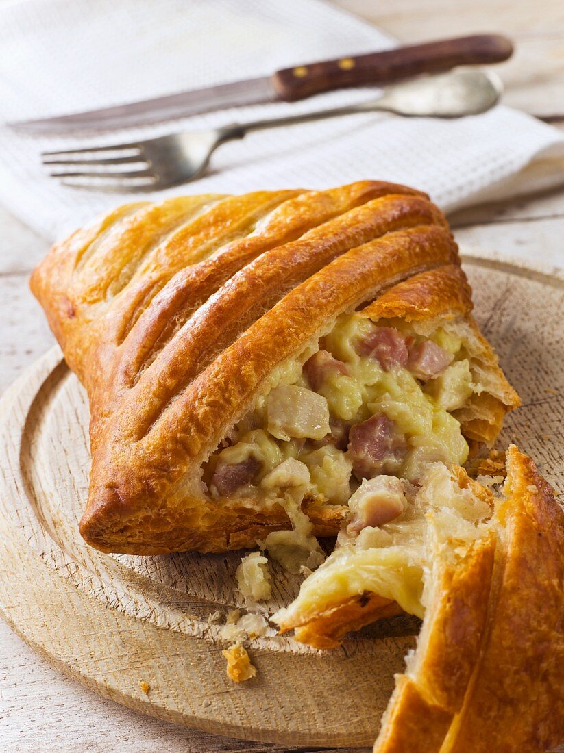 Chicken and ham pasty, cut