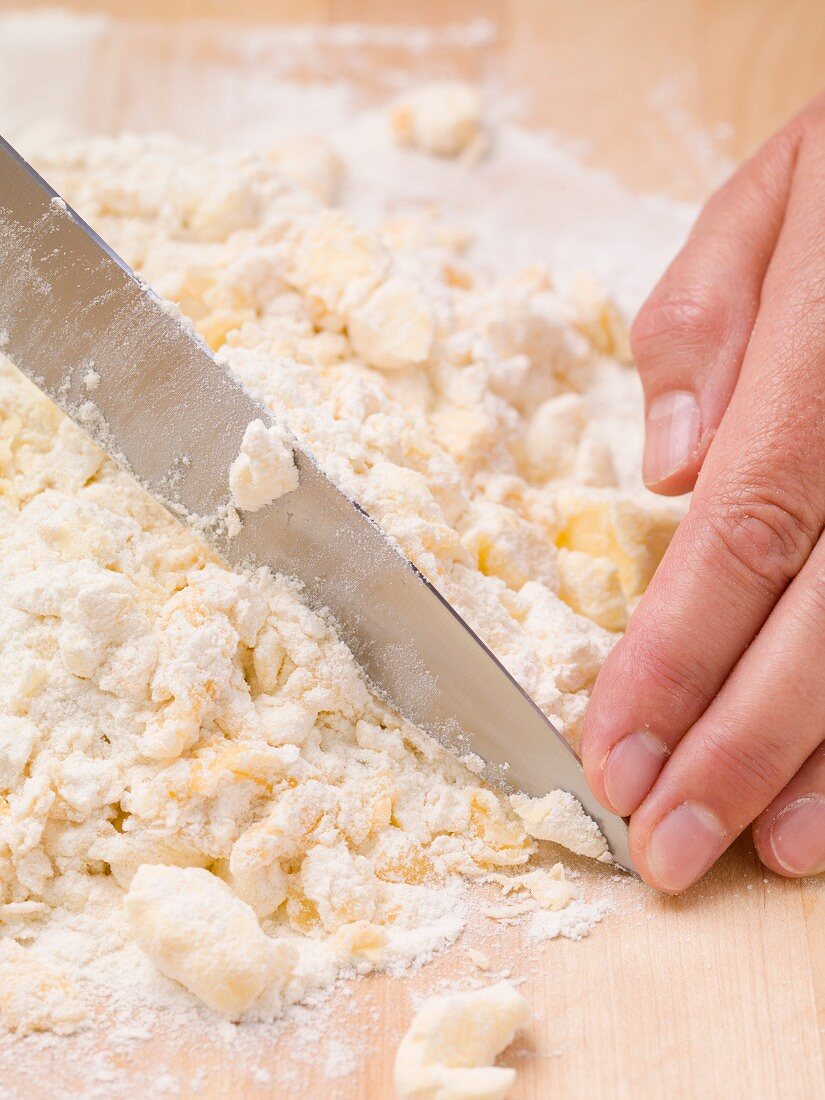 Combining shortcrust pastry ingredients with a knife