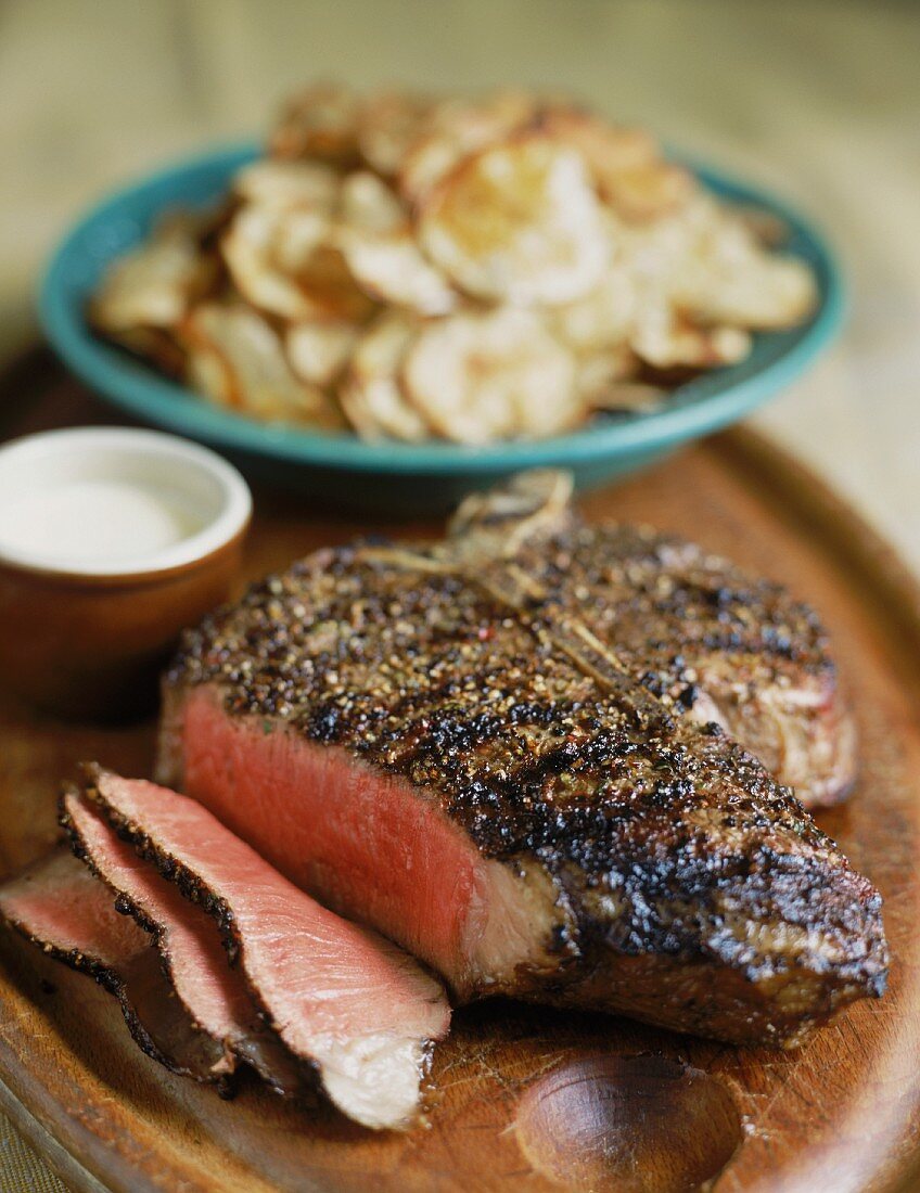 Steak au Poivre (Pfeffersteak) und Kartoffelchips