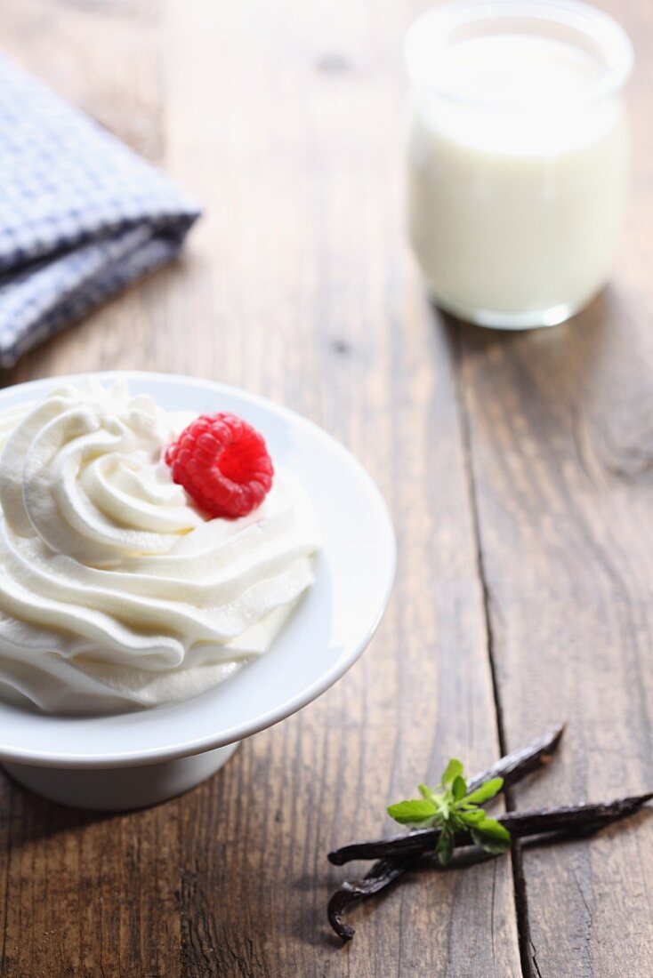 Cream with raspberry and vanilla