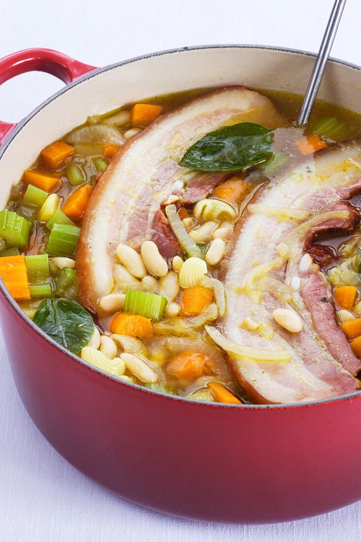 Vegetable stew with bacon
